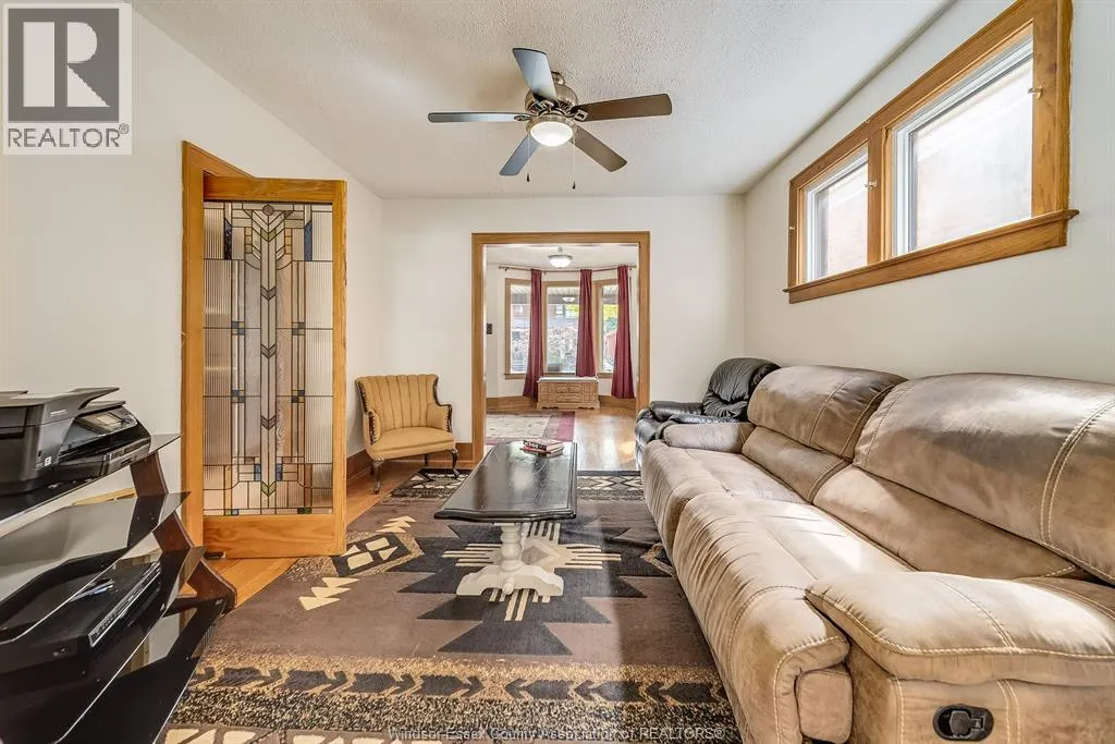 1037 WINDERMERE ROAD