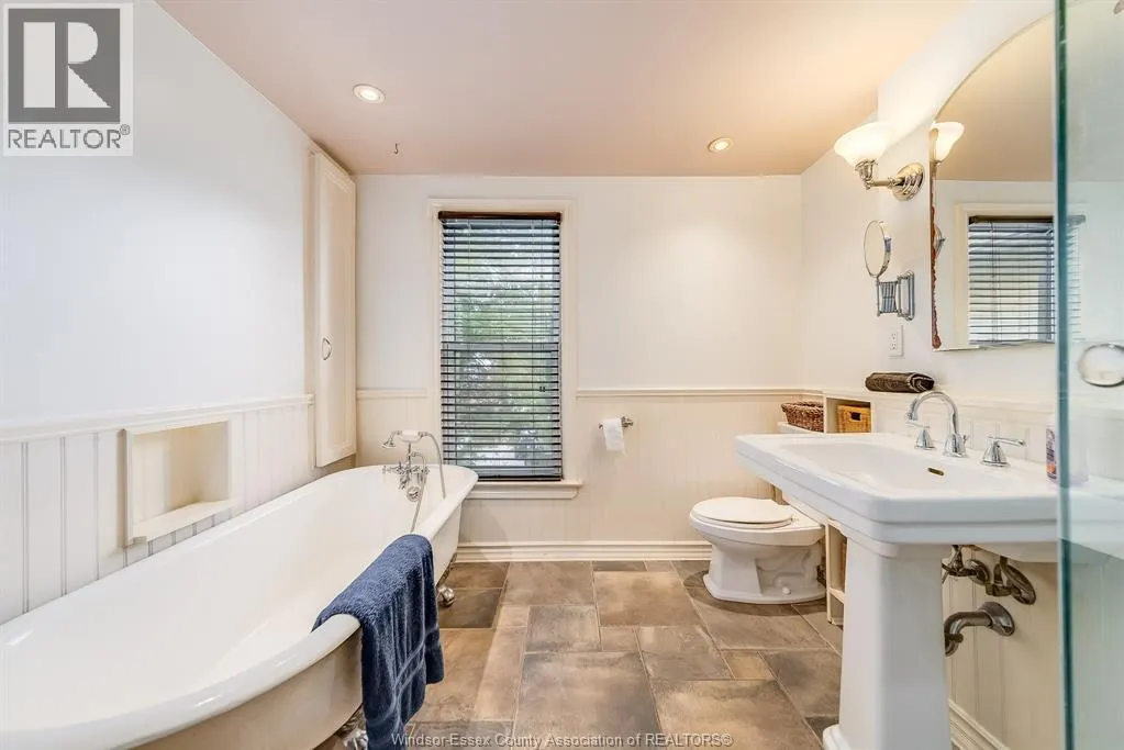 1037 WINDERMERE ROAD