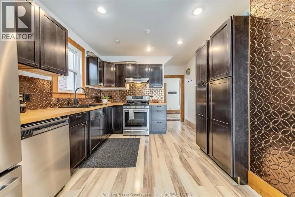 1037 WINDERMERE ROAD