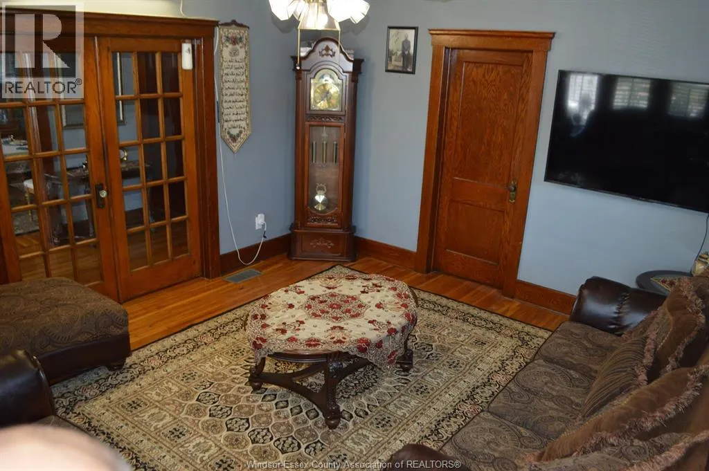 156 GILES BOULEVARD