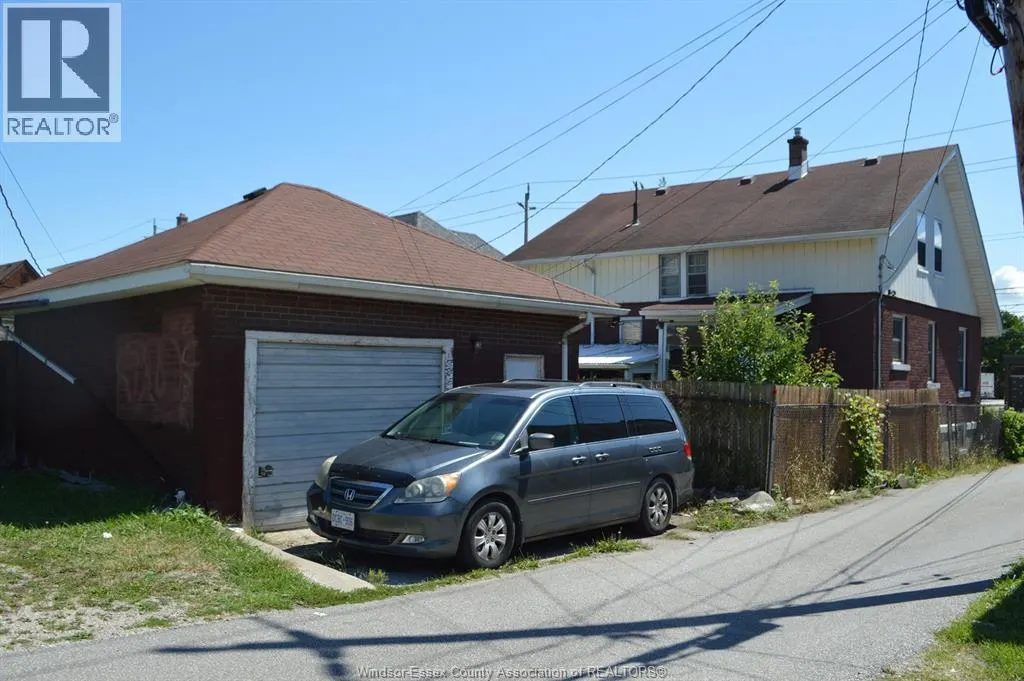 156 GILES BOULEVARD