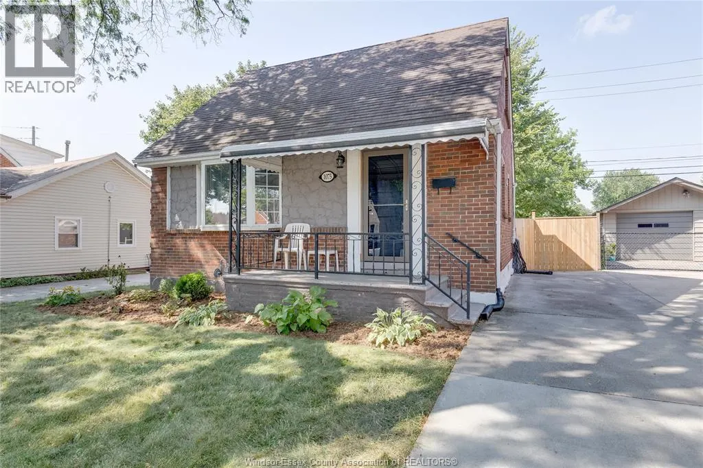 1075 PRADO PLACE