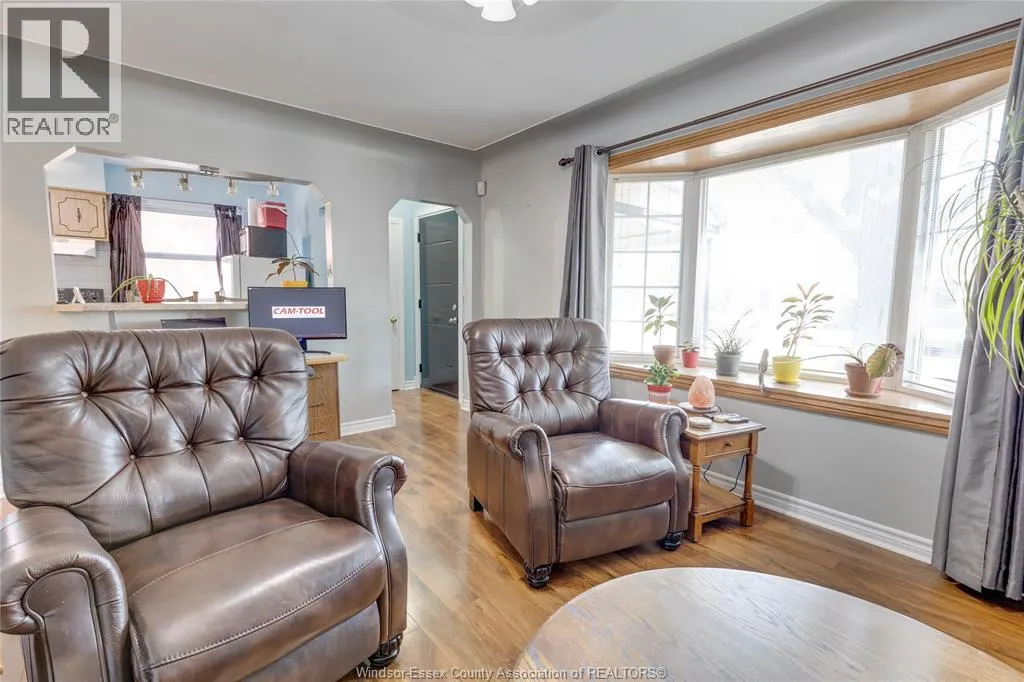 1075 PRADO PLACE