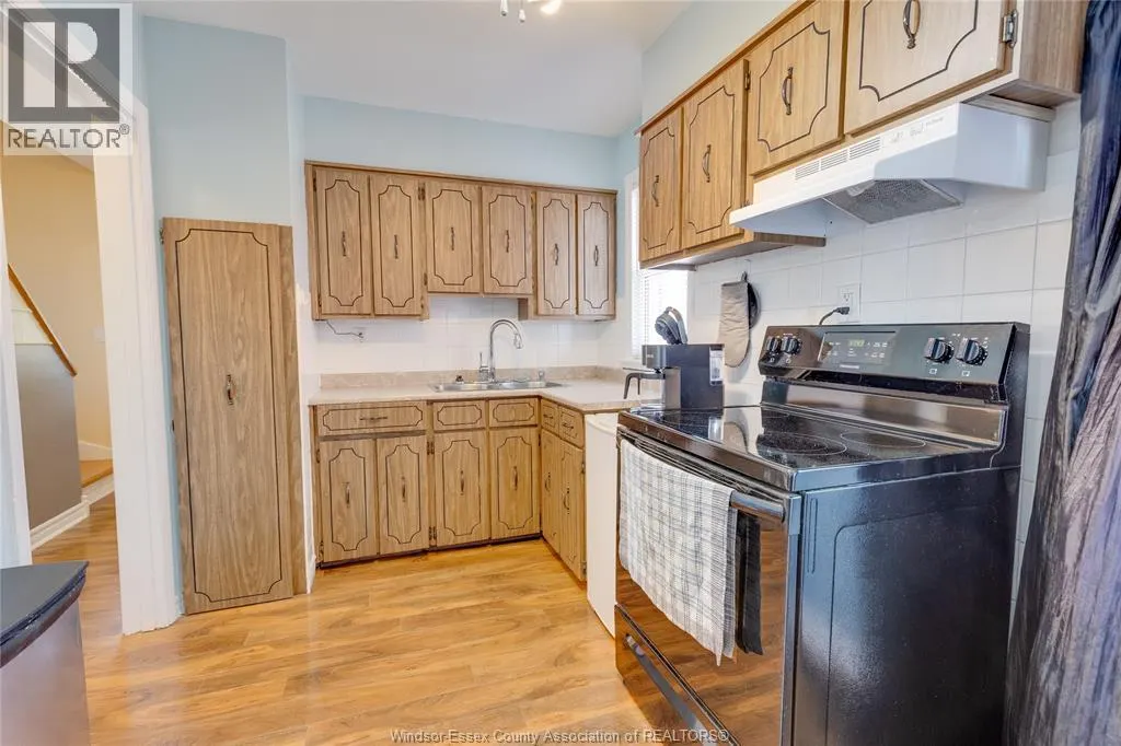 1075 PRADO PLACE