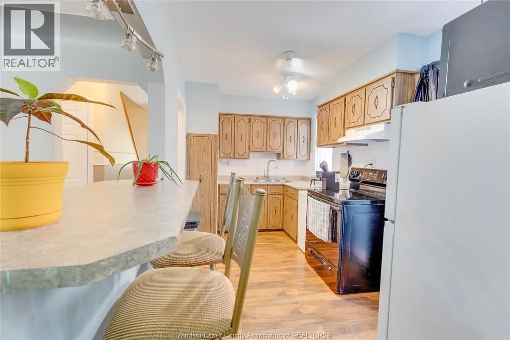 1075 PRADO PLACE