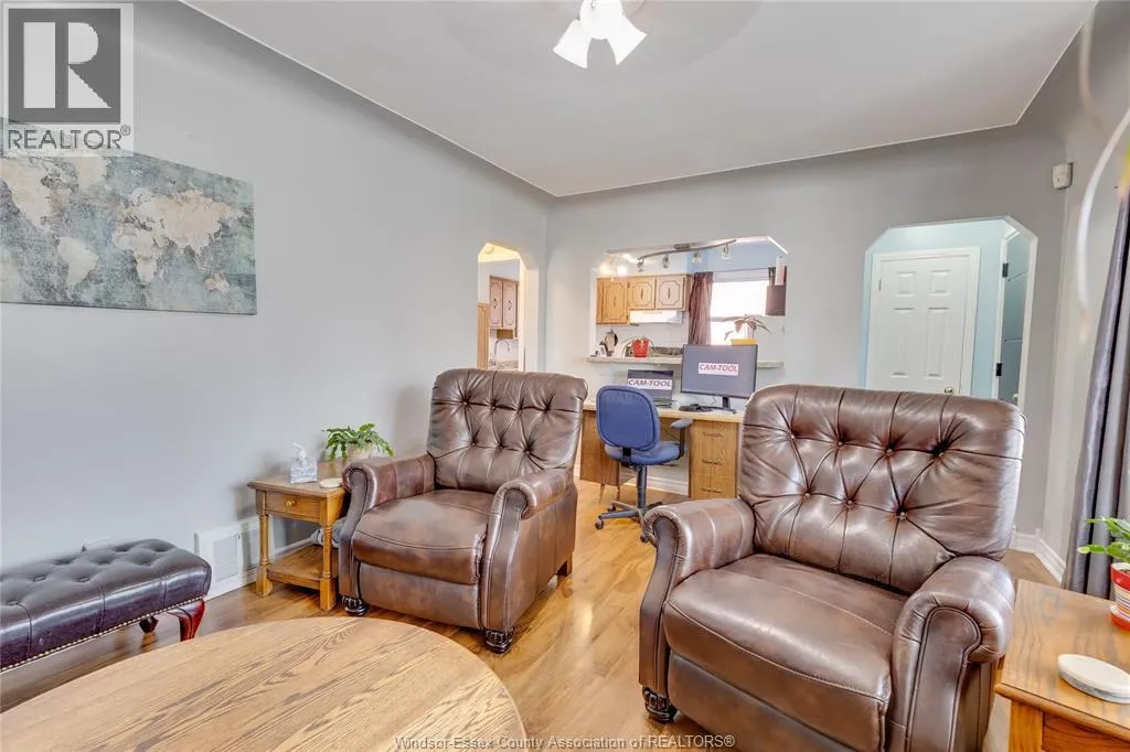 1075 PRADO PLACE