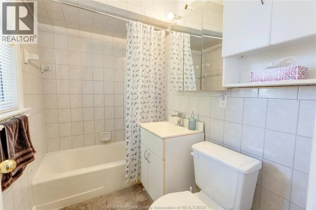1075 PRADO PLACE