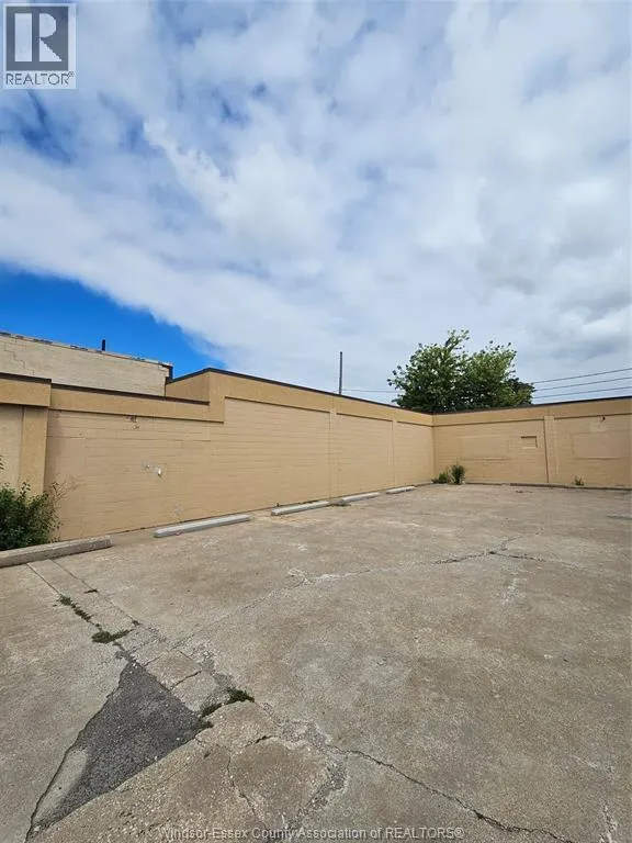 3224 WALKER ROAD
