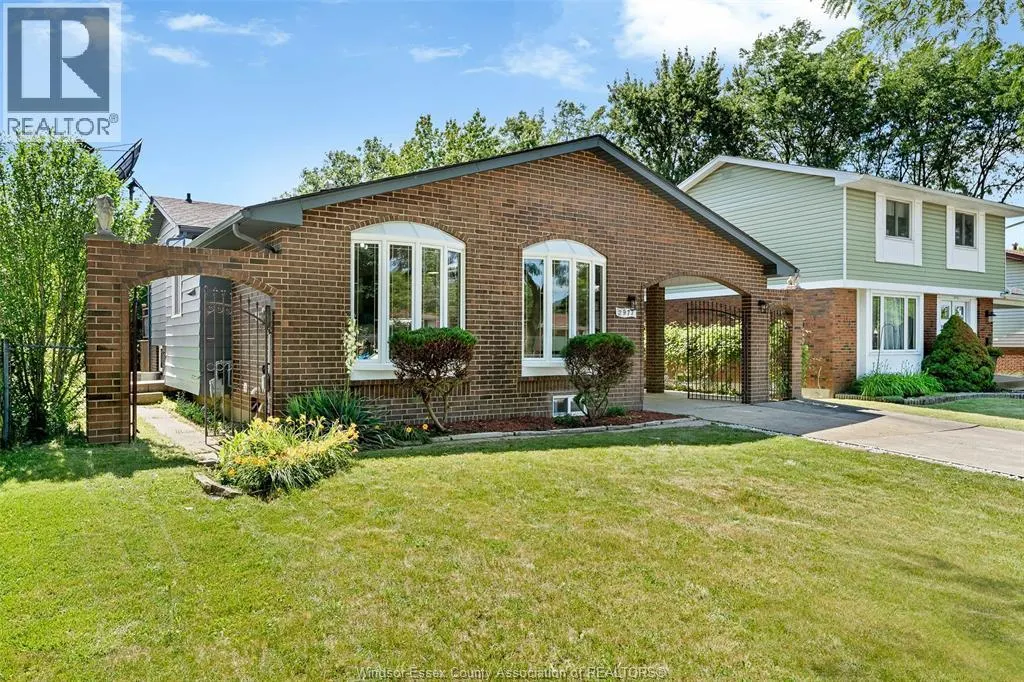 2977 FOREST GLADE