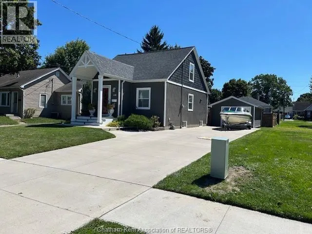 48 tweedsmuir AVENUE East