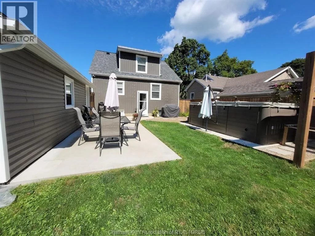 48 tweedsmuir AVENUE East