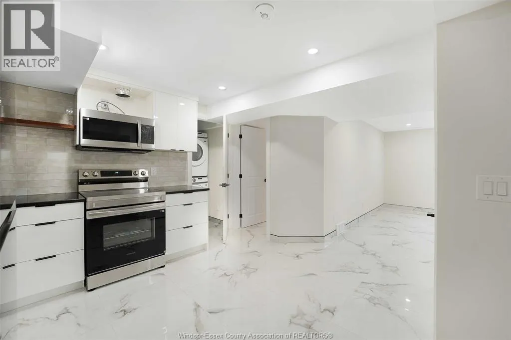 3546 HALLEE Unit# LOWER UNIT