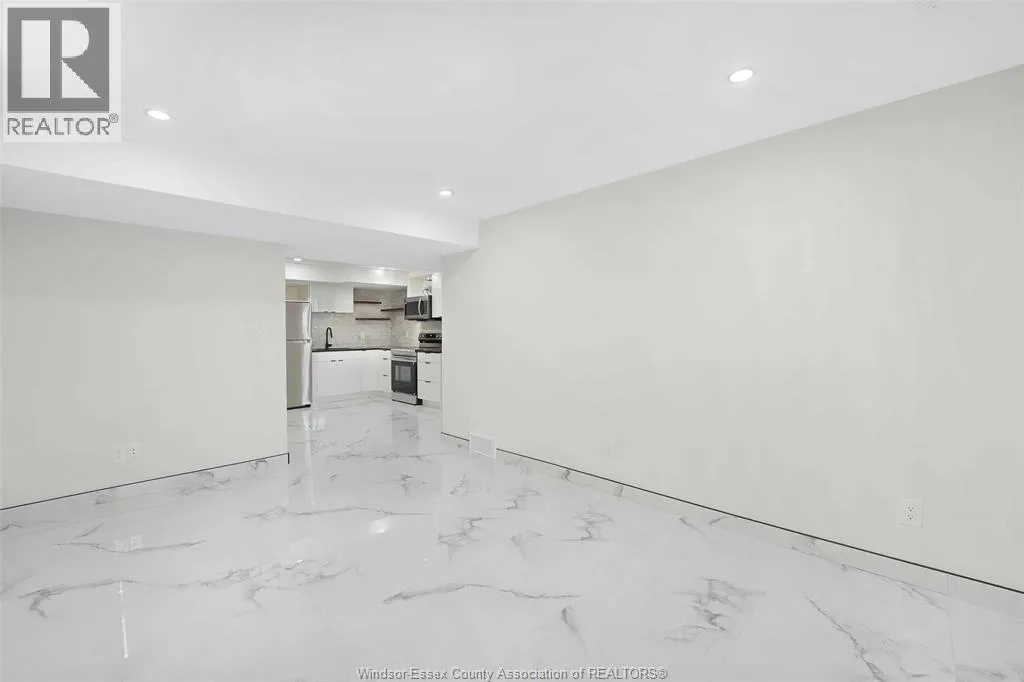 3546 HALLEE Unit# LOWER UNIT