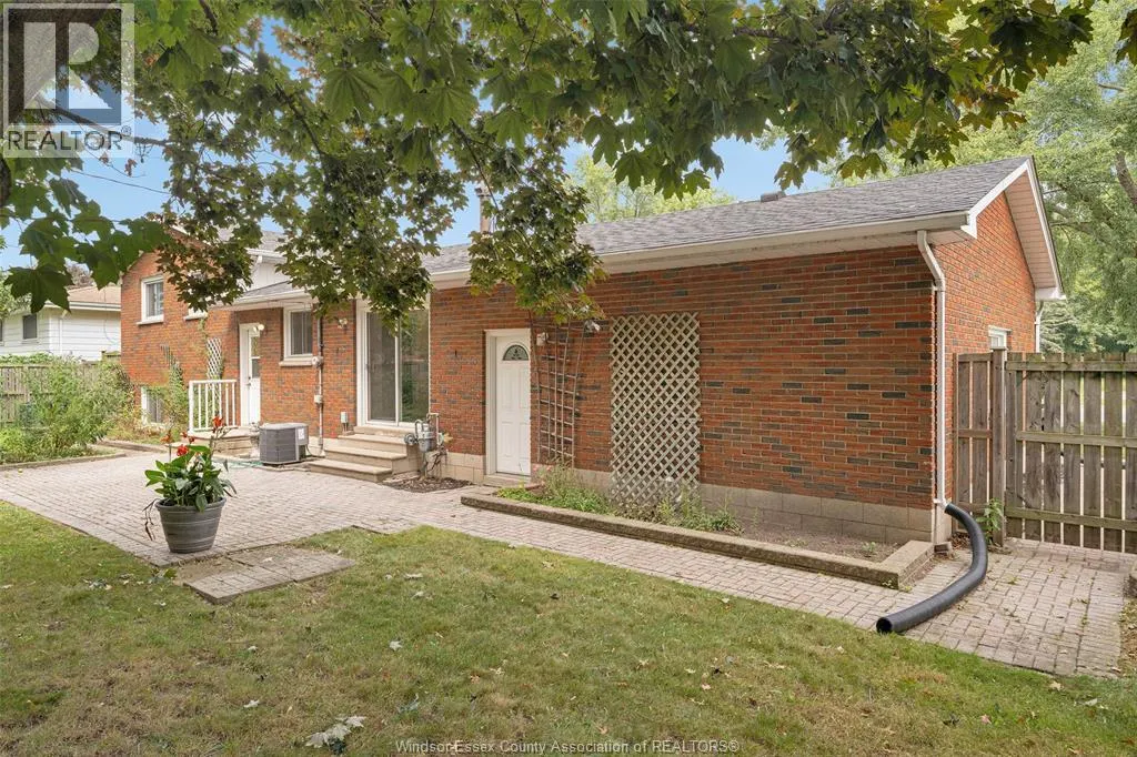 2565 TODD LANE