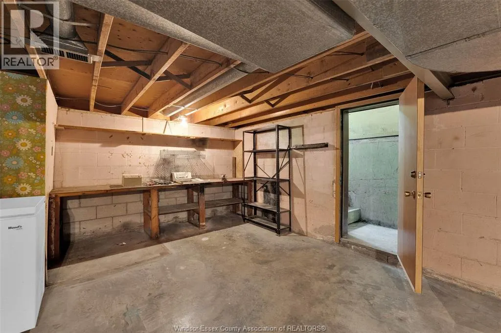 2565 TODD LANE