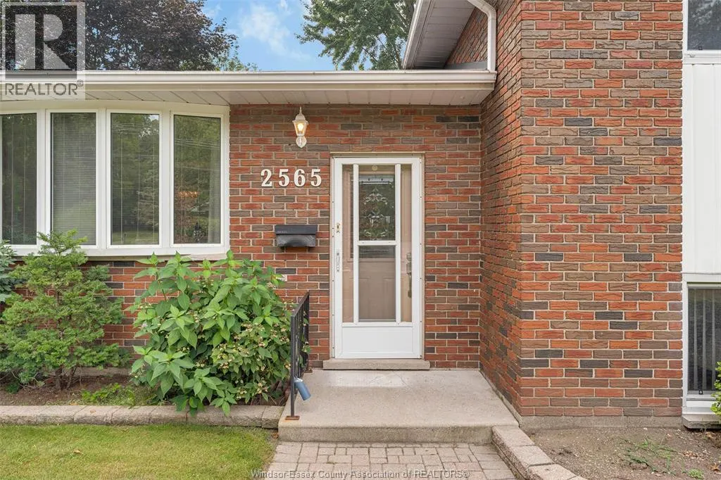 2565 TODD LANE