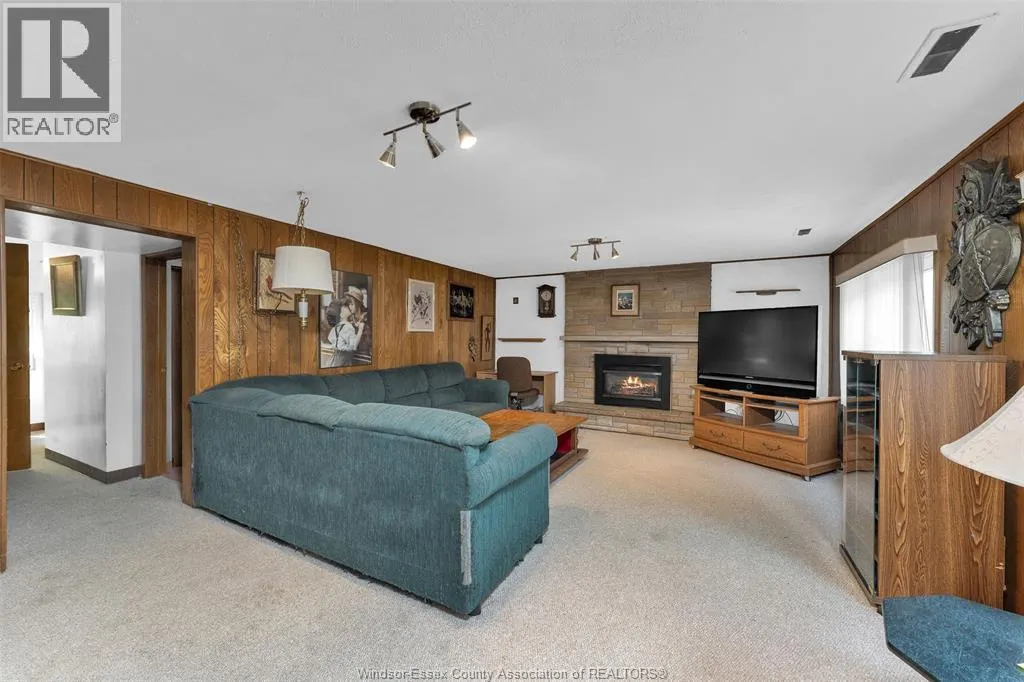 2565 TODD LANE