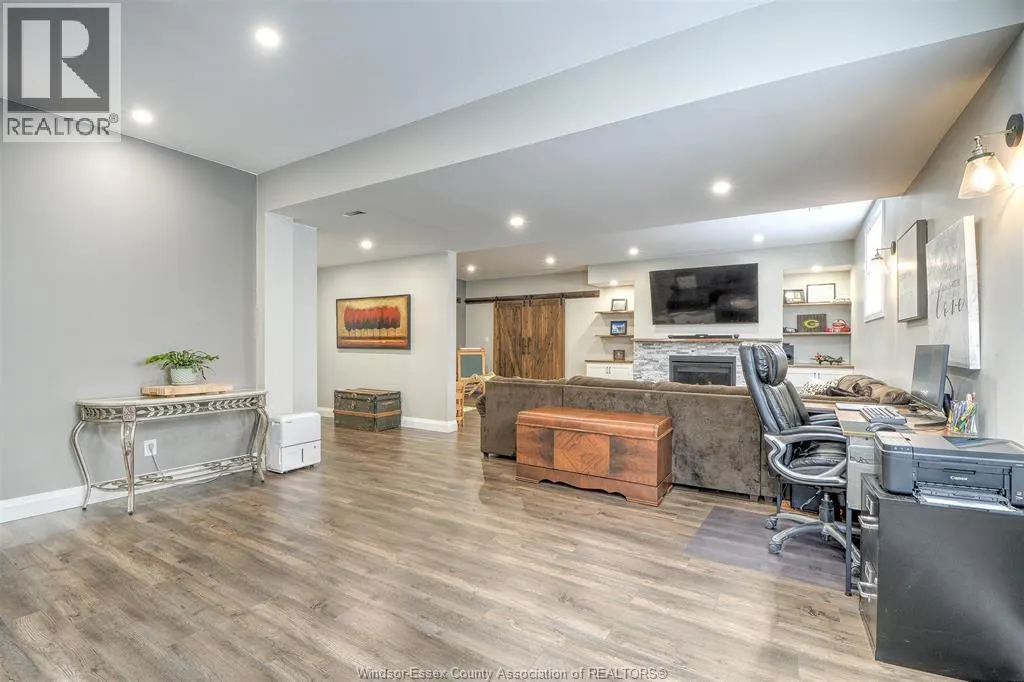 234 Mullen CRESCENT