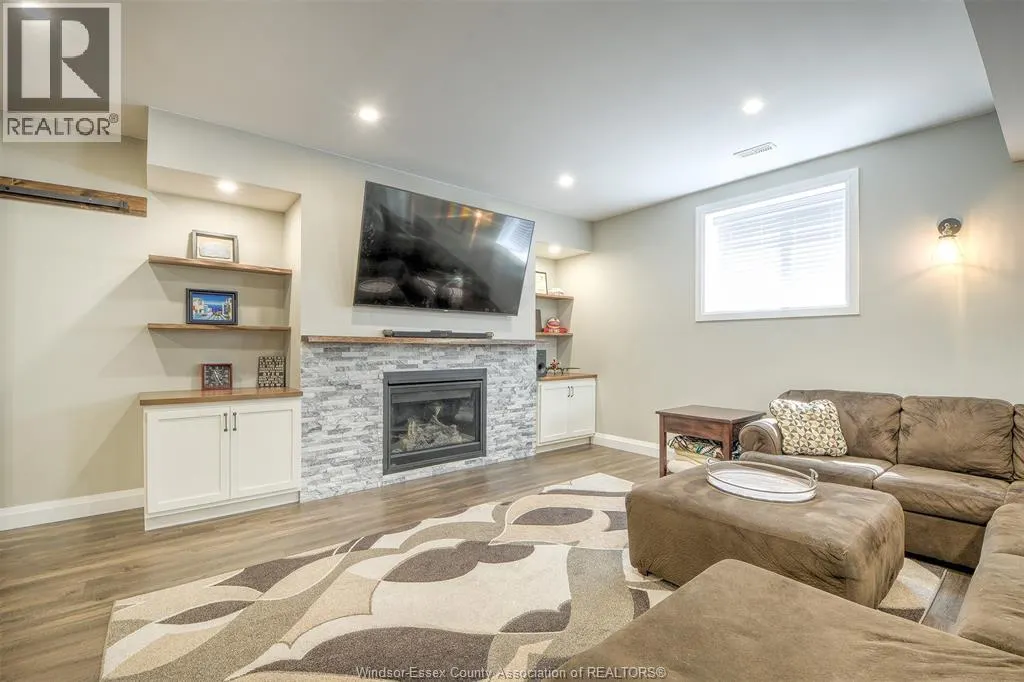234 Mullen CRESCENT