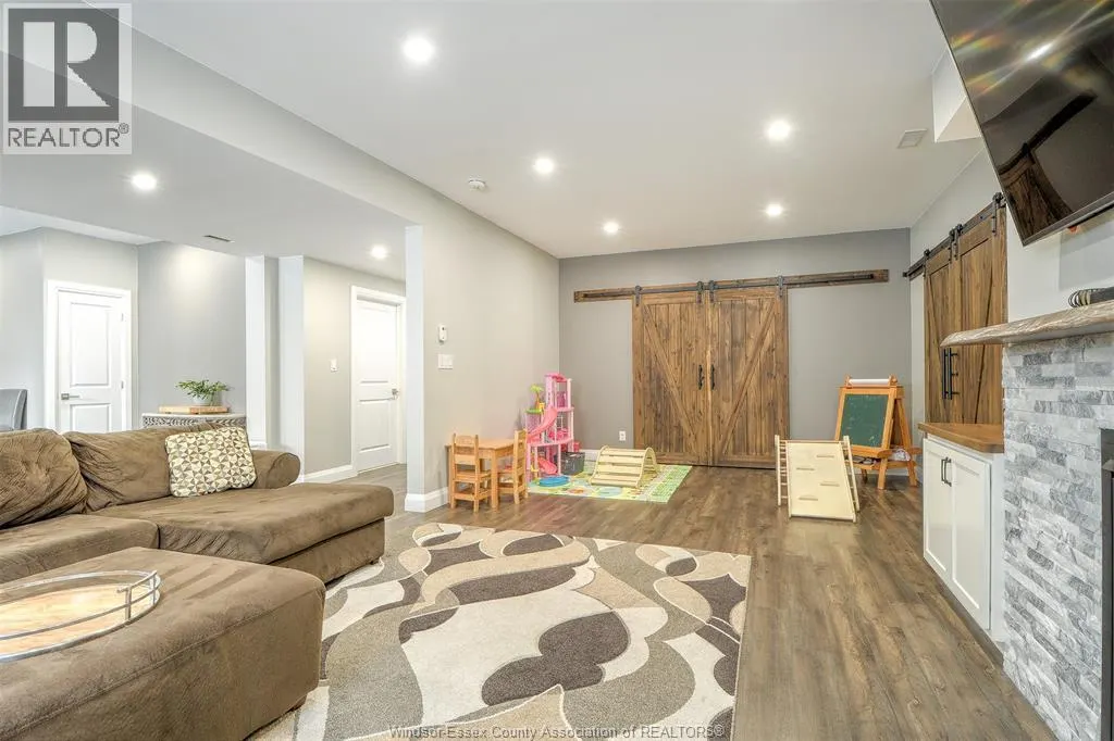 234 Mullen CRESCENT