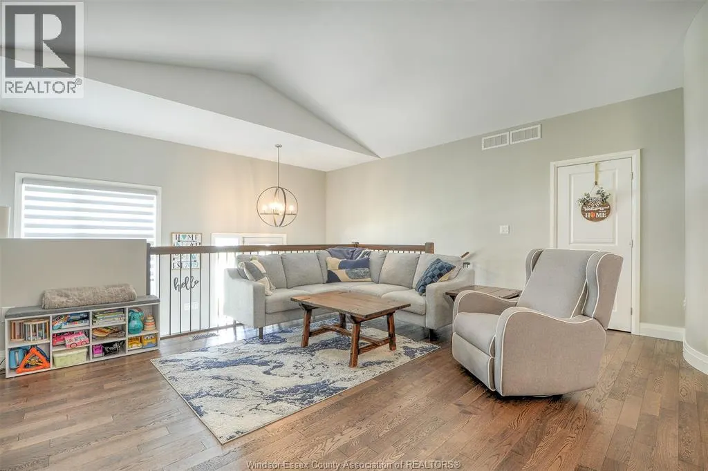 234 Mullen CRESCENT