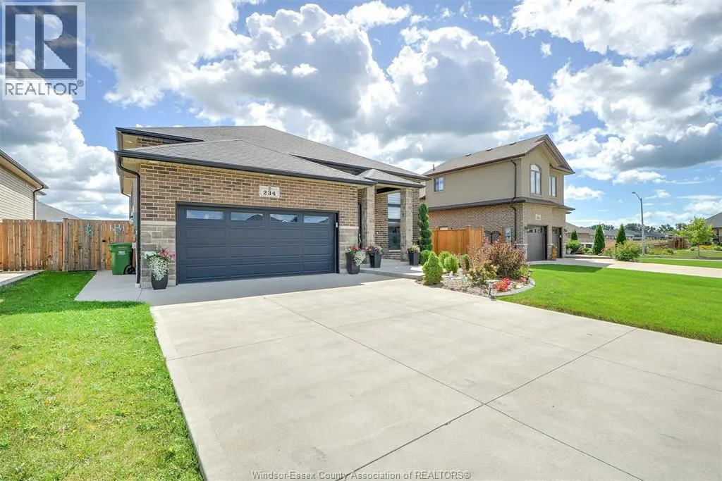 234 Mullen CRESCENT