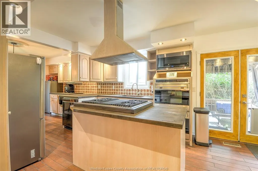 9715 OSBORN