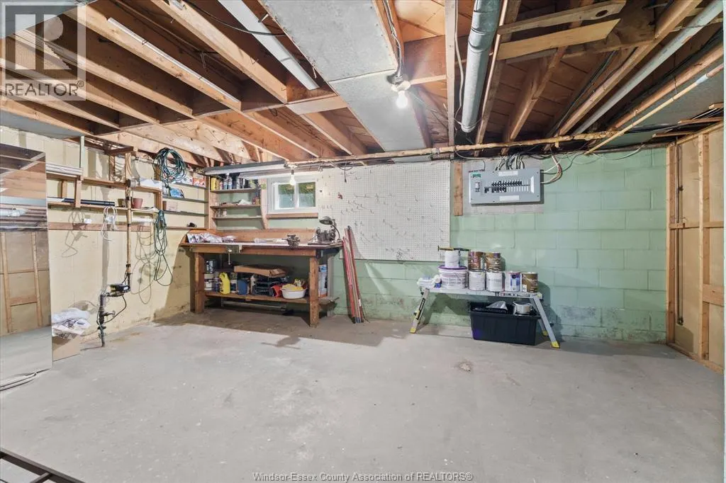 831 EDWARD AVENUE