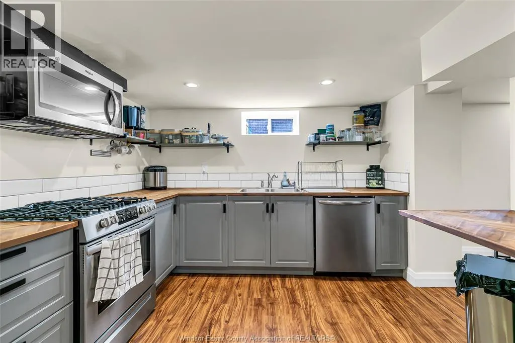 4132 MOUNT ROYAL