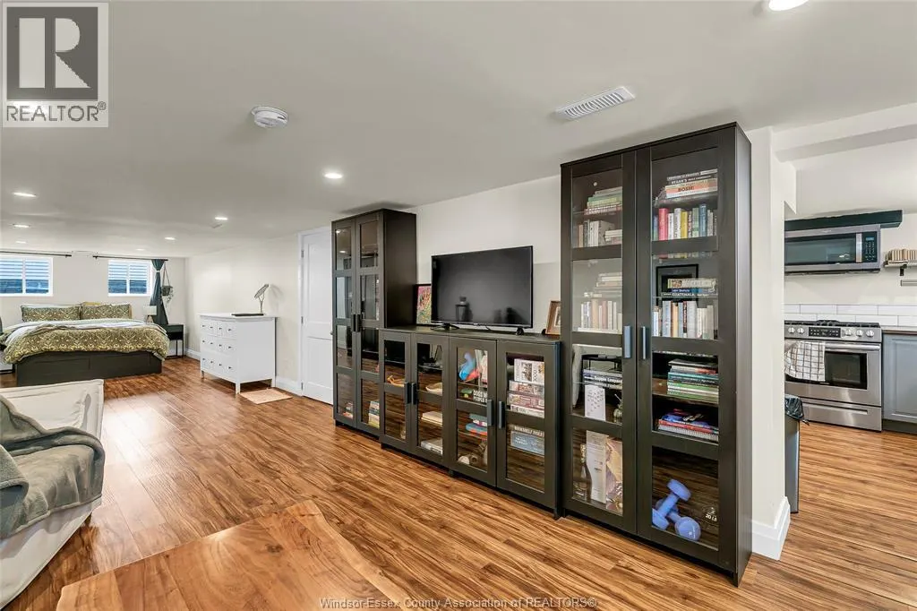 4132 MOUNT ROYAL