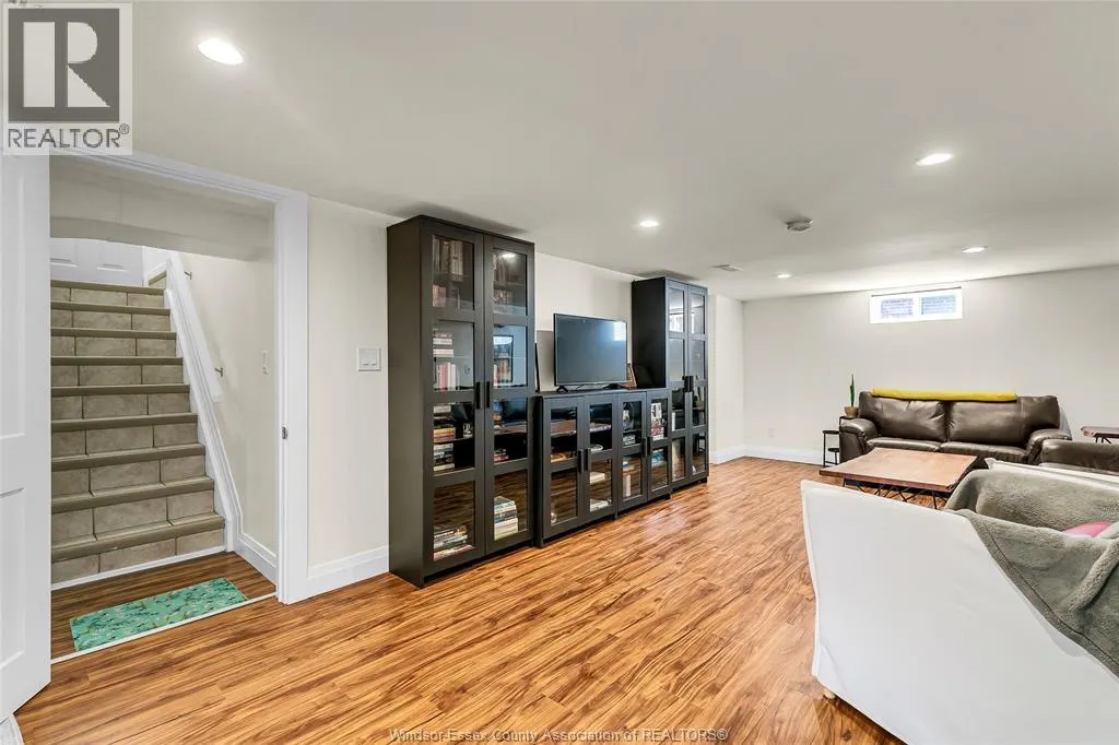 4132 MOUNT ROYAL