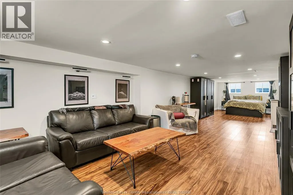 4132 MOUNT ROYAL