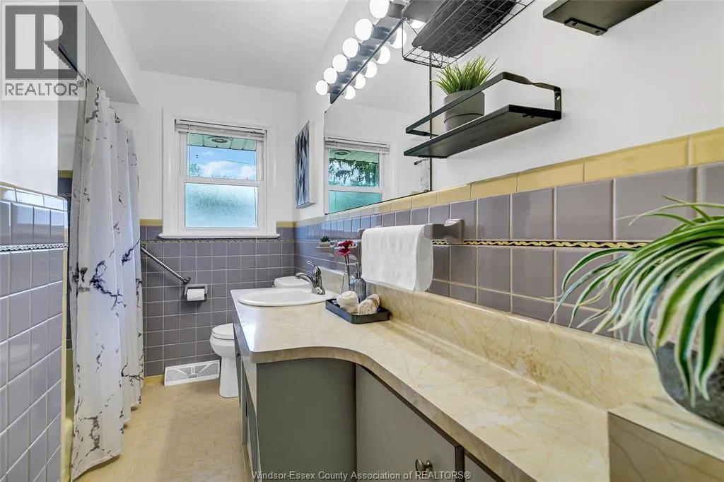 4132 MOUNT ROYAL
