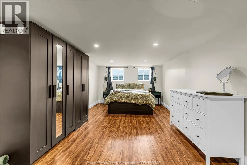 4132 MOUNT ROYAL