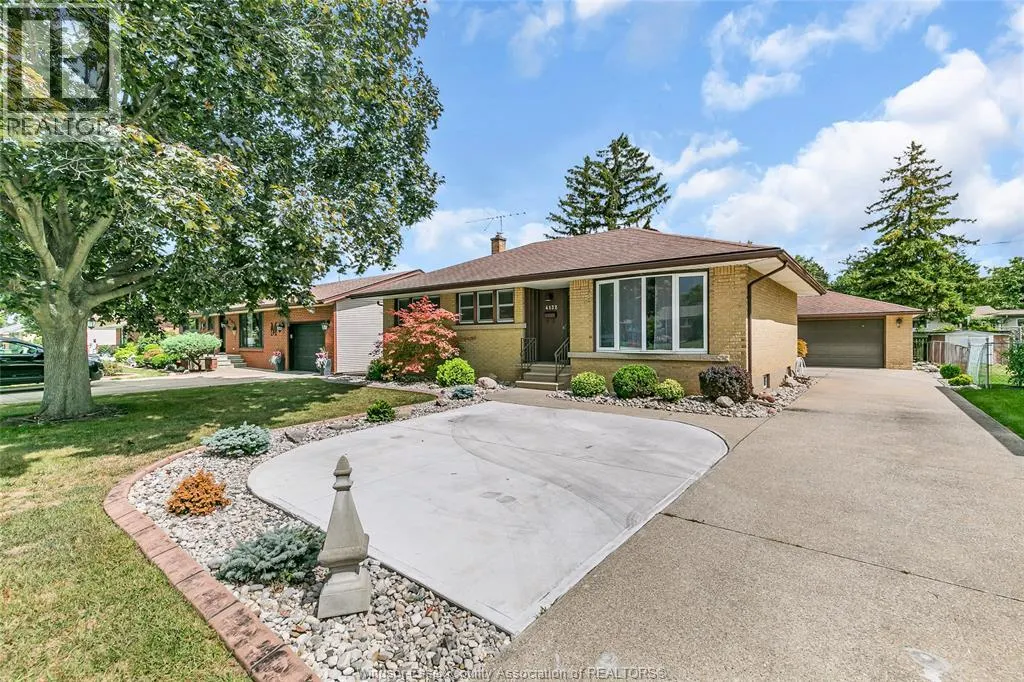 4132 MOUNT ROYAL