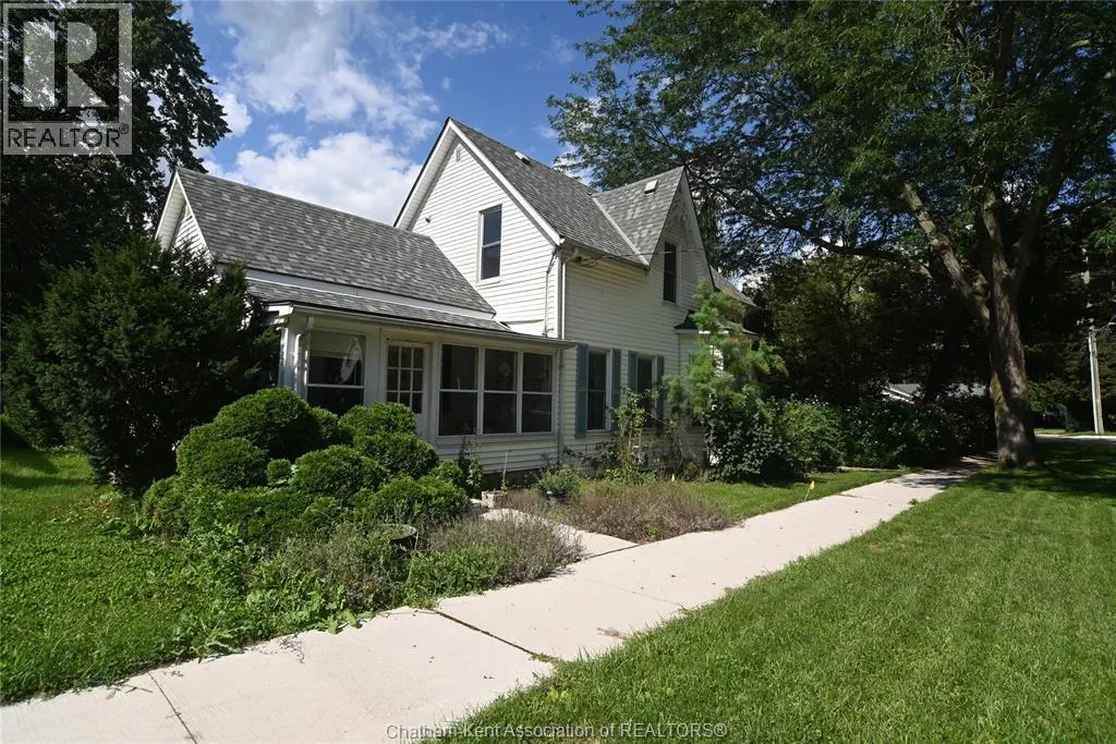 18 Erie STREET North