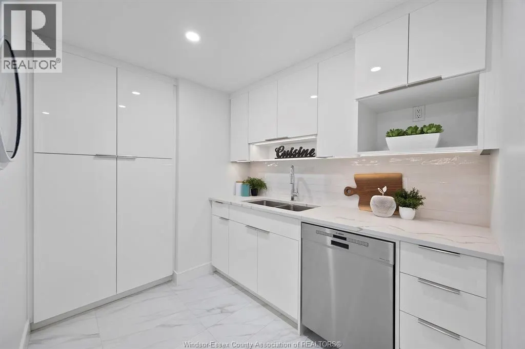 111 RIVERSIDE DRIVE East Unit# 116