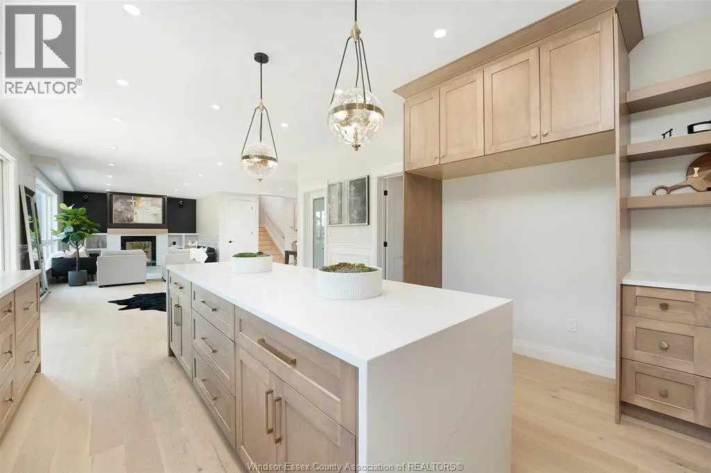 4370 CATERINA CRESCENT
