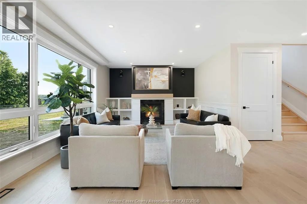 4370 CATERINA CRESCENT