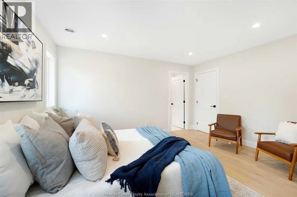 4370 CATERINA CRESCENT