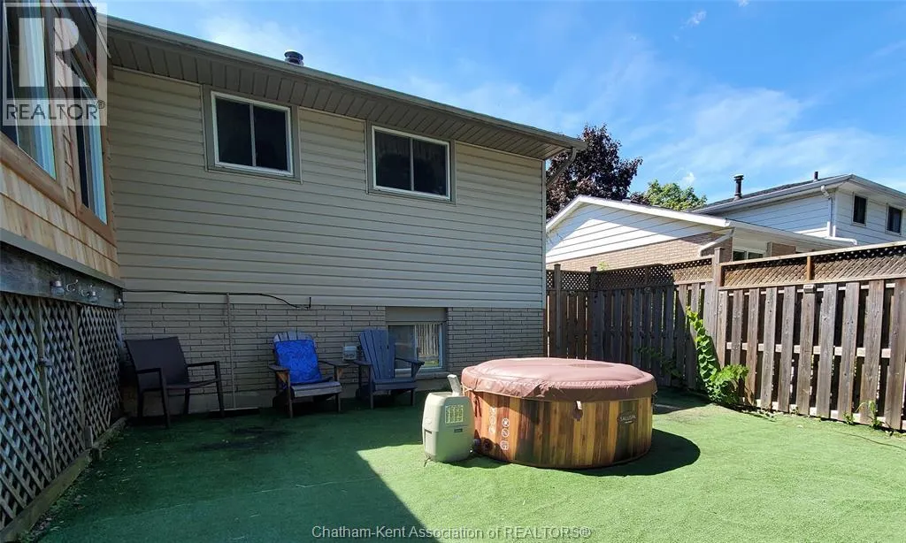 40 Thornhill CRESCENT