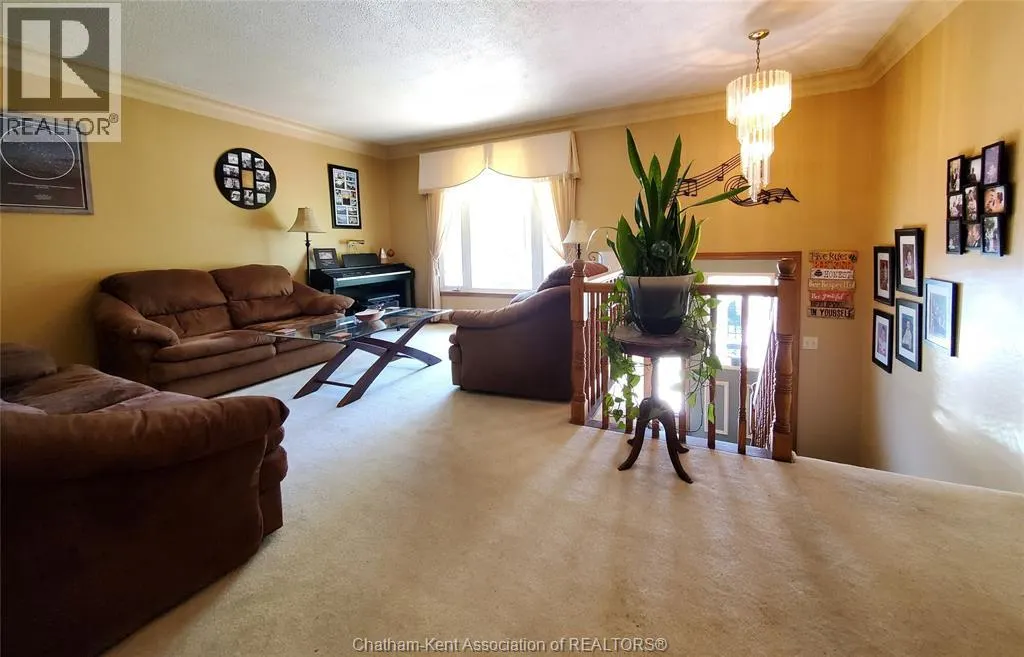 40 Thornhill CRESCENT