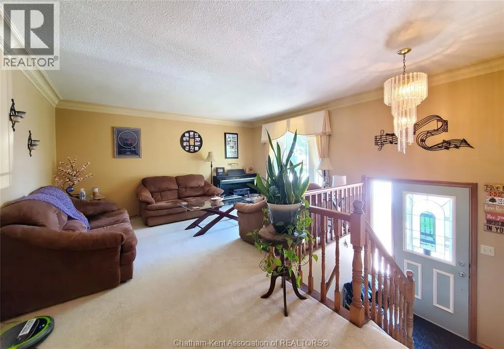 40 Thornhill CRESCENT