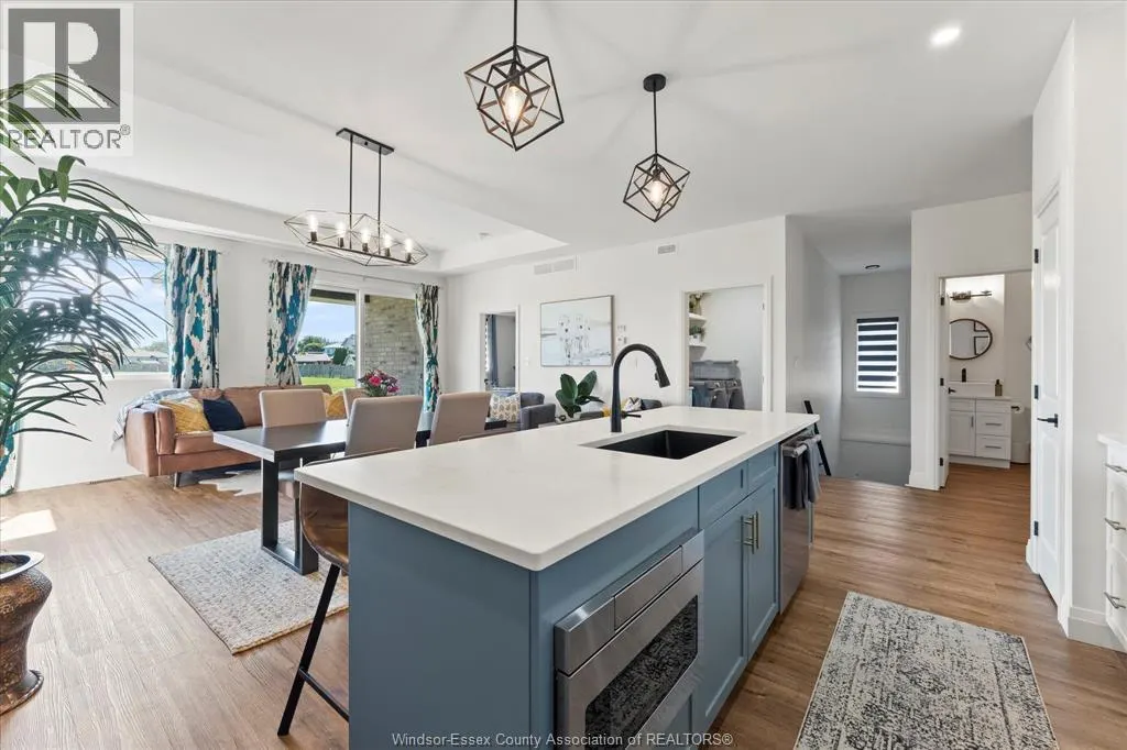 214 LIVINGSTONE CRESCENT