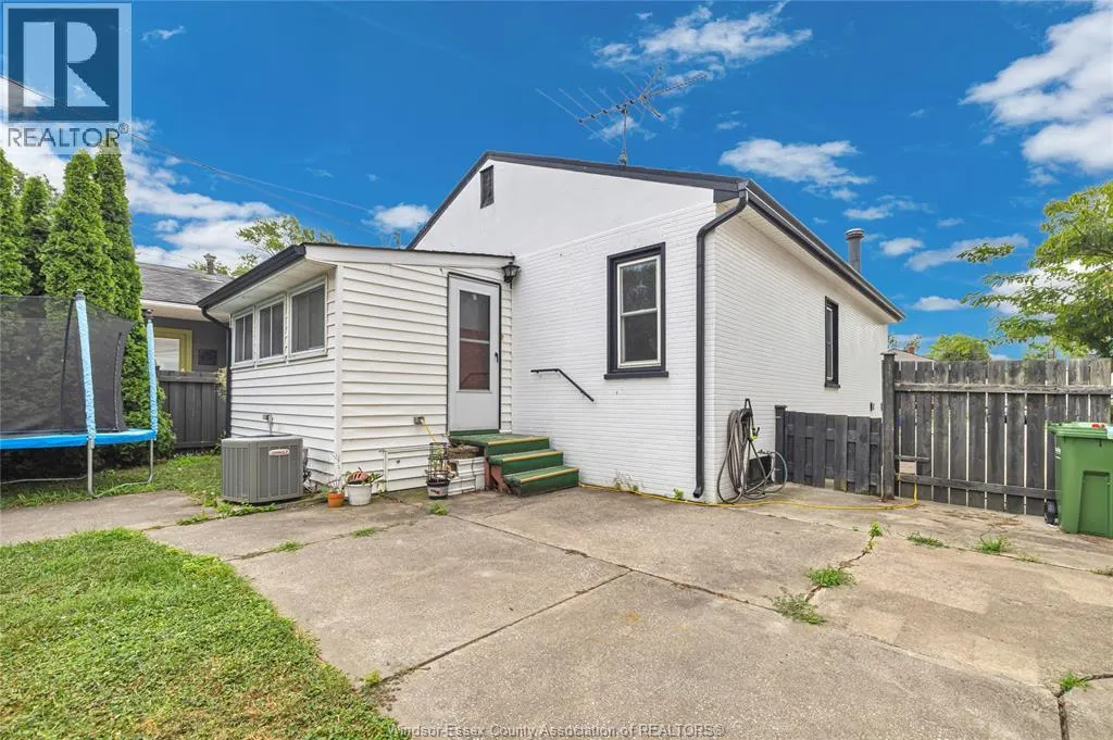 1124 ST. LOUIS AVENUE