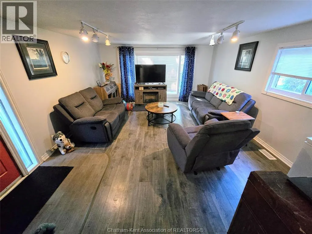 74 Sunnyside AVENUE