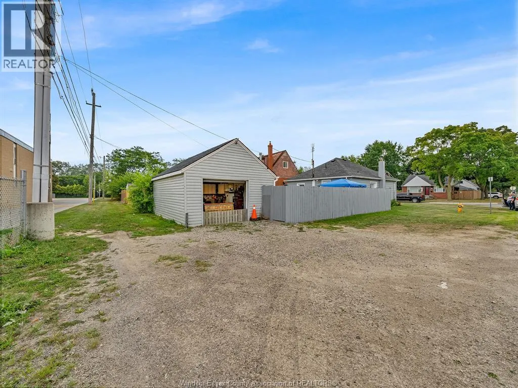 1902 Tourangeau ROAD