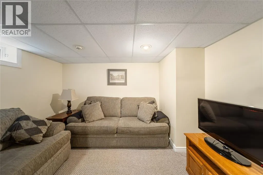 215 TRUDEAU DRIVE Unit# 33, #33