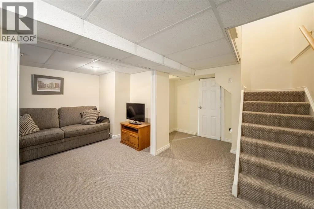 215 TRUDEAU DRIVE Unit# 33, #33