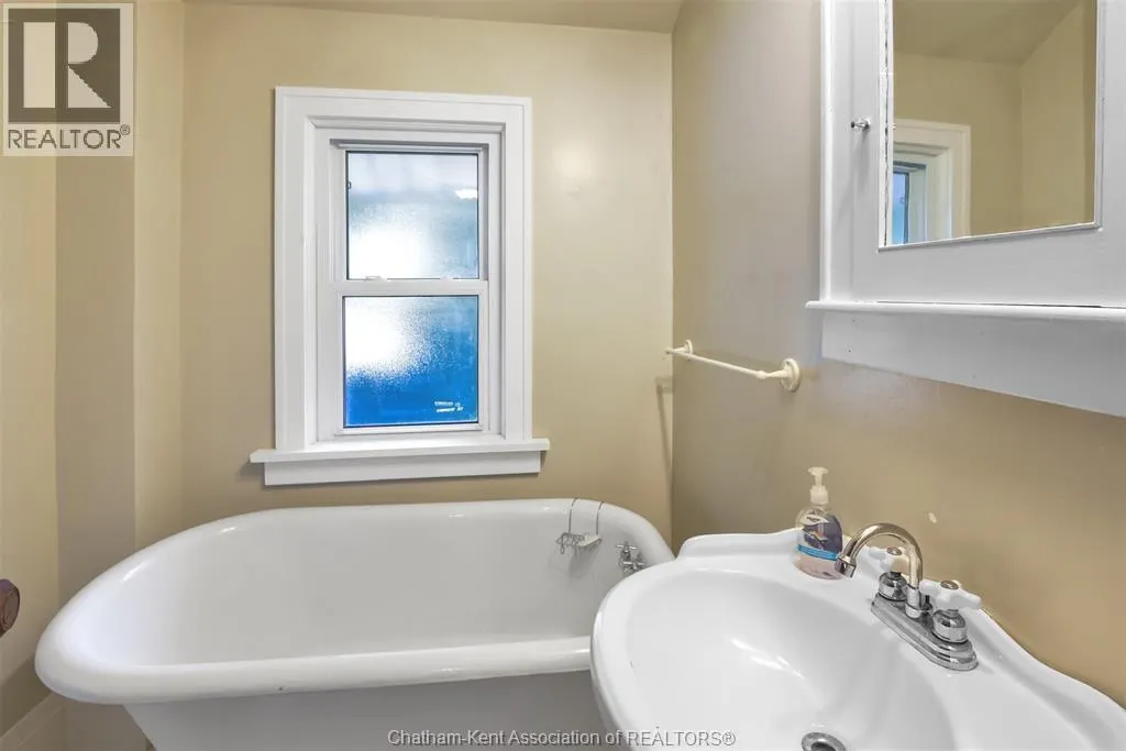 10517 Longwoods Road ROAD